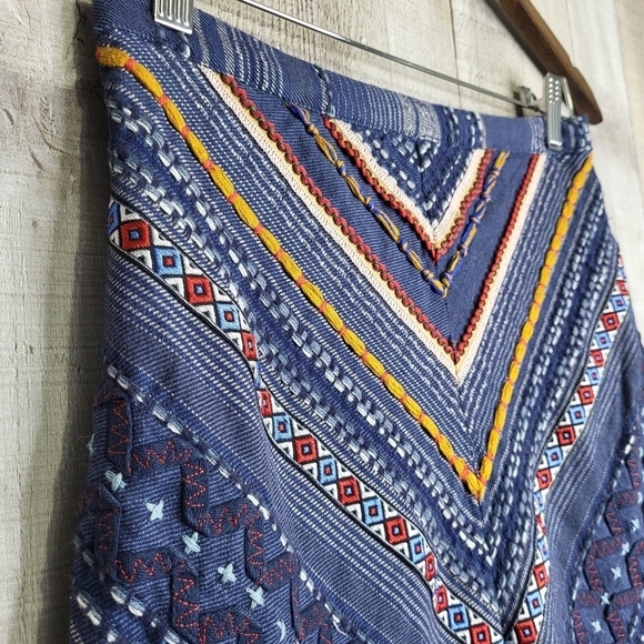 Maeve by Anthropologie Textured Skirt. Blue, Red, White. Size 4 - Picture 7 of 14